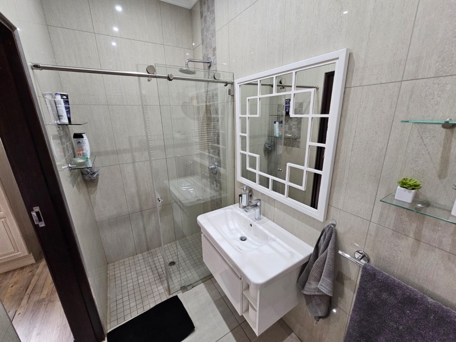 5 Bedroom Property for Sale in Jim Fouchepark Free State